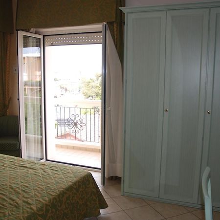 Hotel Residence Veliero Riccione Extérieur photo