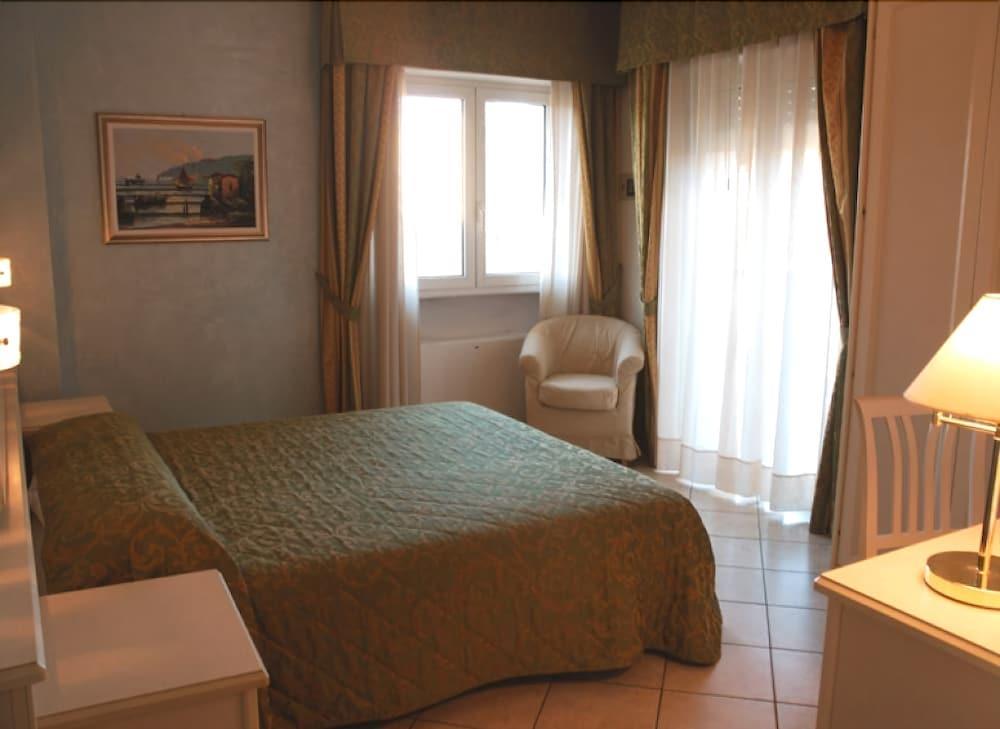 Hotel Residence Veliero Riccione Extérieur photo