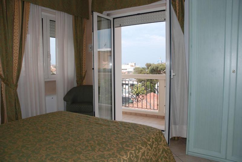 Hotel Residence Veliero Riccione Extérieur photo