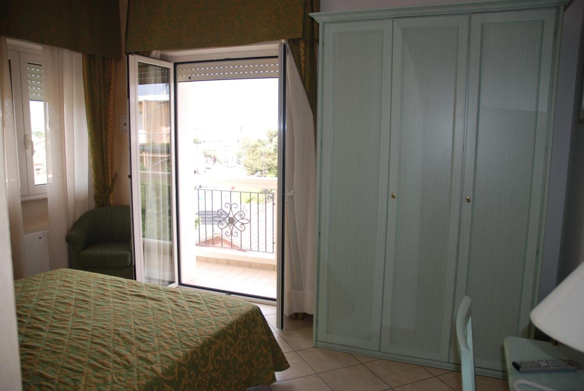 Hotel Residence Veliero Riccione Extérieur photo